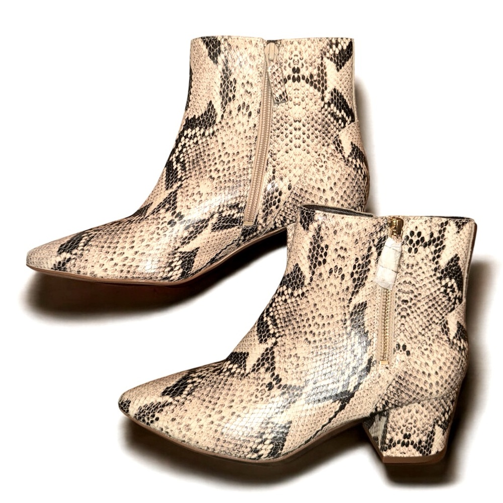 Cole Haan Eva Snake Print Embossed Leather Booties
Double Zipper
Size 9 - Picture 6 of 13
